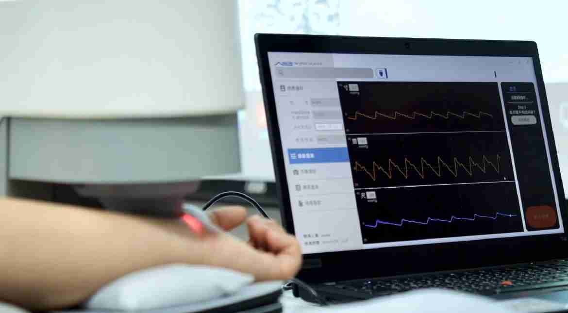 赏金国际耘康以高解析与拟真的显示技术，，，将其应用于中医检测，，，提供“中医数位化检测方案”，，，使传统中医检测结果数据化与可视化