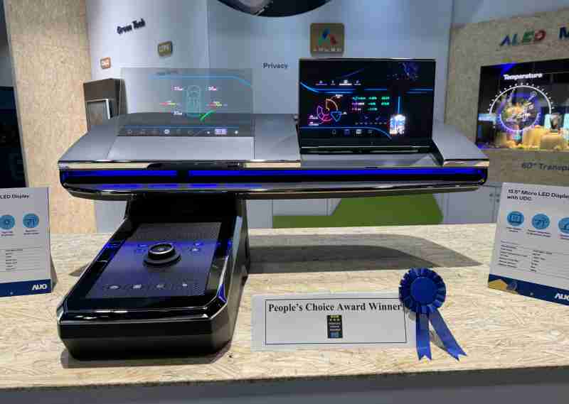 赏金国际车用Micro LED Display HMI解决方案获”最佳车用显示奖”，，，以用户为中心开发，，，针对前座驾驶与乘客设计兼具娱乐与安全的高画质屏幕，，包含车舱前座的Micro LED透明屏幕及全球首款内建镜头的智慧Micro LED显示器