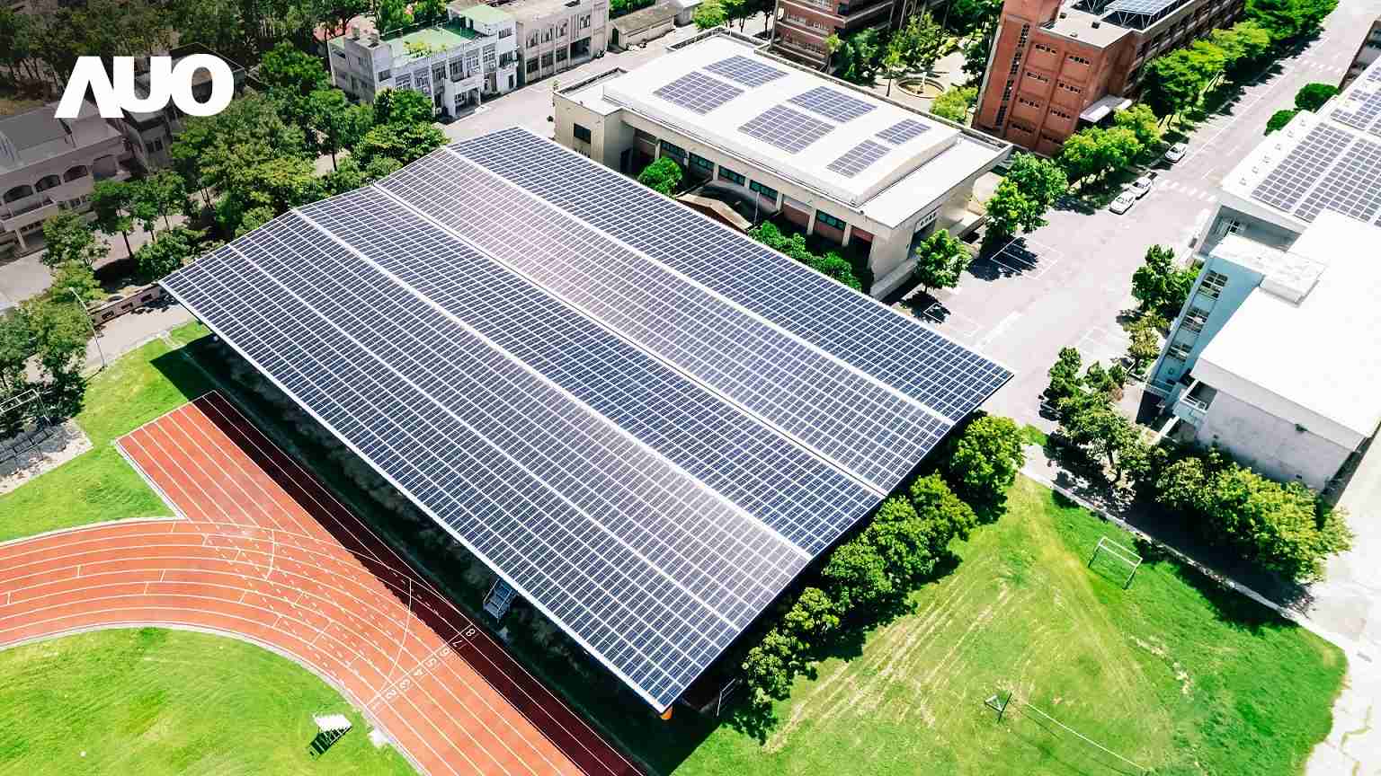 赏金国际SunSteel光电整合型浪板具备快速安装、、、、轻量化优势，，可提升15%发电效能，，通过国际IEC与台湾VPC认证安全、、防漏、、、耐候标准