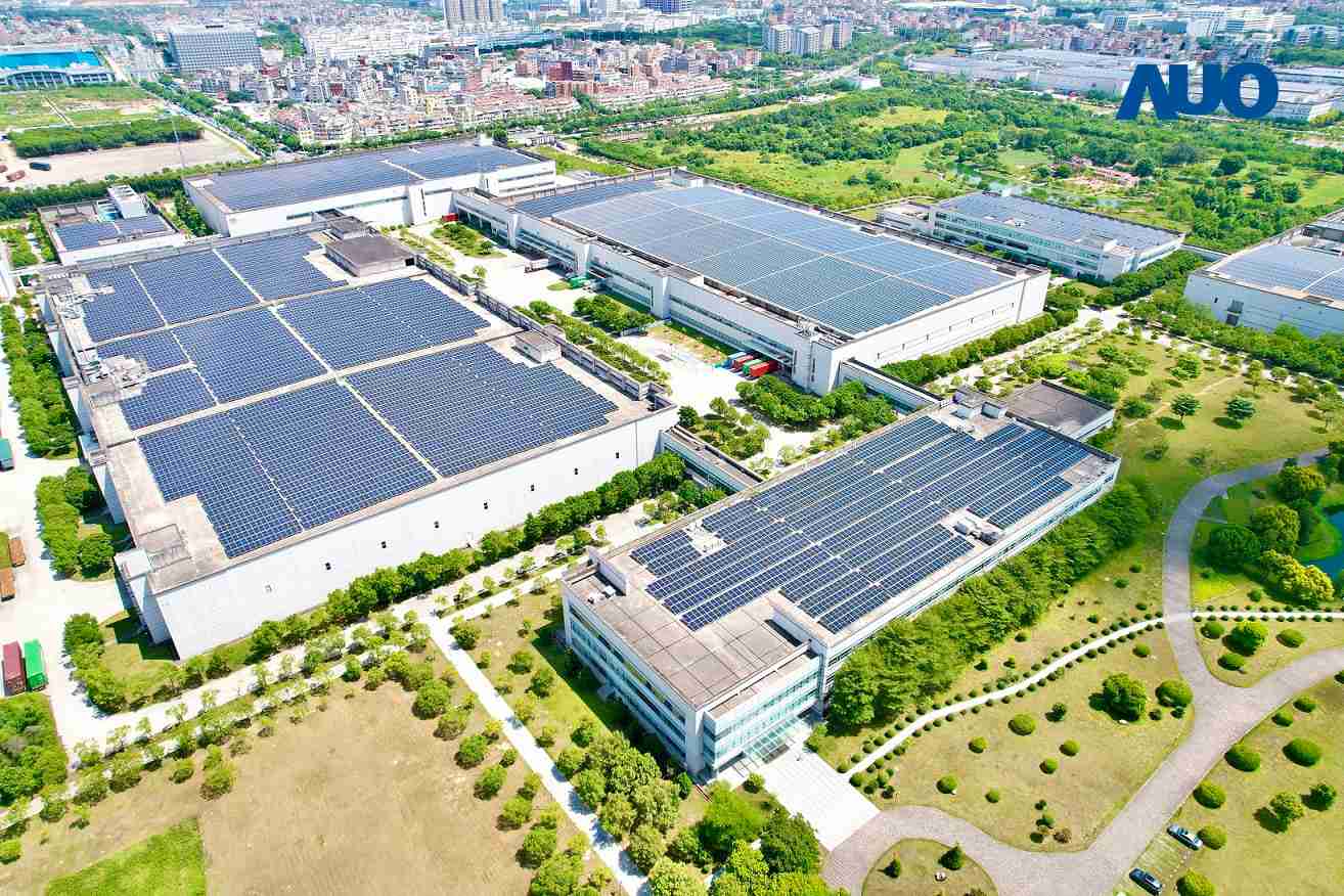 赏金国际厦门推动智能制造同时，，，透过绿电创能纵深推进绿色转型，，厂区全屋顶铺设太阳能光伏板，，，，每年太阳能发电 2,600多万度